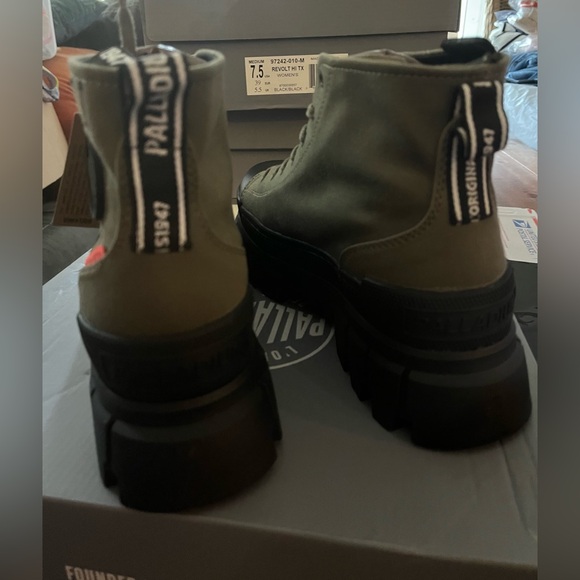 NIB Palladium Revolt Hi Tx in Olive Green Night High Top Sneaker Boots - Size 10 - Picture 6 of 10